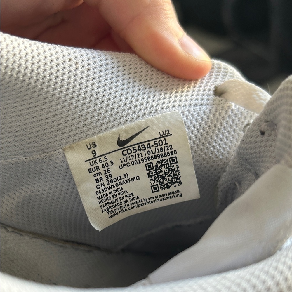 Nike Low-Top Sneakers - Classic Lace-Up - Picture 6 of 6